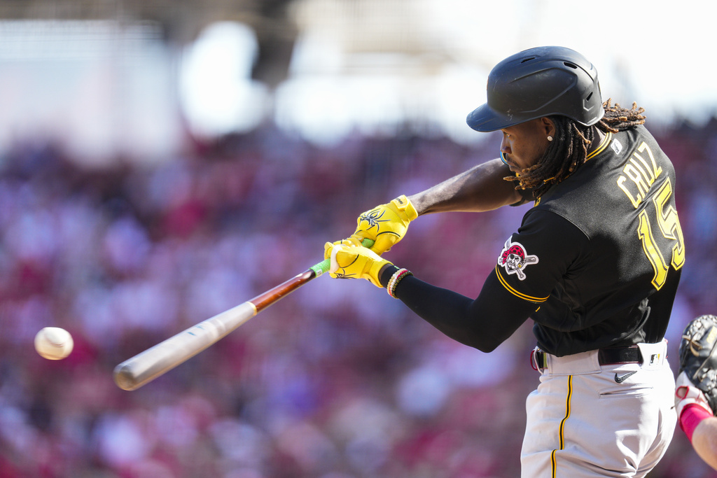 Suwinski double keys 4-run 7th, Pirates beat Reds 8-3